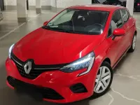 Używany Renault Clio V Zen 140 KM (102 kW) 2021 Czerwony Sedan/Limuzyna