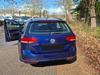 Gebraucht VW Passat Trendline 120 PS (88 kW) 2018 Blau Kombi