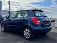 Gebraucht Skoda Fabia Ambition 69 PS (50 kW) 2013 Blau Limousine