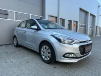 Gebraucht Hyundai i20 84 PS (61 kW) 2016 Silber Kleinwagen
