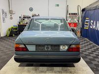 Second-hand Mercedes E230 132 CP (97 kW) 1989 Albastru Berlinǎ