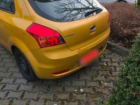 Używany Kia Ceed 126 KM (92 kW) 2009 Złoty Hatchback