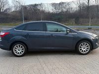 Gebraucht Ford Focus Titanium 150 PS (110 kW) 2011 Blau Limousine