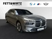 Gebraucht BMW 750e Sport Line 489 PS (359 kW) 2025 Oxidgrau metallic Limousine