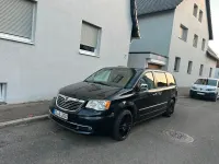 Usata Lancia Voyager Platinum 178 CV (130 kW) 2012 Nero Monovolume