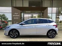 Gebraucht Hyundai i20 Edition 30+ 101 PS (74 kW) 2022 Sleek silver Kleinwagen