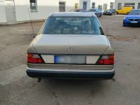 Gebraucht Mercedes E200 118 PS (86 kW) 1992 Grau Kombi