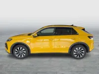 Neu VW T-Roc Life 150 PS (110 kW) 2026 Gelb SUV