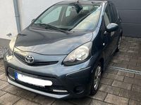 Gebraucht Toyota Aygo 68 PS (50 kW) 2012 Grau Kleinwagen