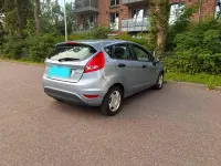 Gebraucht Ford Fiesta 95 PS (69 kW) 2011 Blau Kleinwagen