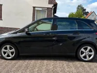Gebraucht Mercedes B180 122 PS (89 kW) 2013 Schwarz Kleinwagen