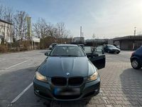 Gebraucht BMW 318 2012 Grau Kombi
