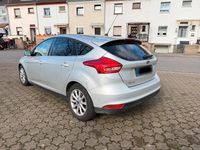Gebraucht Ford Focus Titanium 125 PS (91 kW) 2015 Silber Limousine