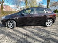 Second-hand Opel Astra 110 CP (80 kW) 2012 Maro Berlinǎ