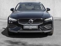 Gebraucht Volvo V60 CC Ultimate 197 PS (144 kW) 2023 Black solid ´stone´ / solid Kombi