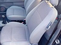 Gebraucht VW Fox 54 PS (39 kW) 2008 Schwarz Kleinwagen