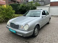 Gebraucht Mercedes E240 Elegance 170 PS (125 kW) 1998 Silber Limousine