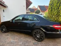 Gebraucht Mercedes E220 Avantgarde 170 PS (125 kW) 2012 Schwarz Limousine