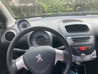 Gebraucht Peugeot 107 68 PS (50 kW) 2013 Schwarz Kleinwagen