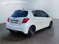 Gebraucht Toyota Yaris Hybrid Club 75 PS (55 kW) 2014 Weiß Limousine