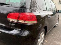 Gebraucht VW Golf VI Team 105 PS (77 kW) 2011 Schwarz Kleinwagen