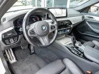 Gebraucht BMW 530 M Sport 286 PS (210 kW) 2023 Alpinweiss Kombi