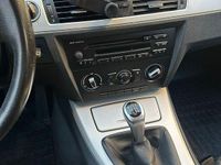 Second-hand BMW 318 143 CP (105 kW) 2009 Gri Break