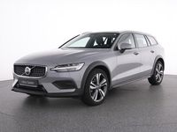 Gebraucht Volvo V60 CC Plus 197 PS (144 kW) 2024 Grau vapour grey / metallic Kombi