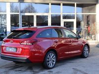 Gebraucht Hyundai i30 Passion Plus 140 PS (102 kW) 2018 Fiery red / mic Kombi