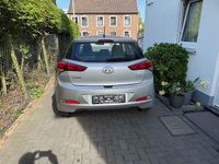 Gebraucht Hyundai i20 Classic 75 PS (55 kW) 2017 Silber Limousine