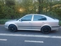 Używany Skoda Octavia 102 KM (75 kW) 2004 Srebrny Sedan/Limuzyna