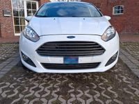 Gebraucht Ford Fiesta 101 PS (74 kW) 2015 Weiß Kleinwagen
