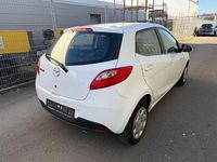 Gebraucht Mazda 2 Independence 86 PS (63 kW) 2009 Weiß Kleinwagen