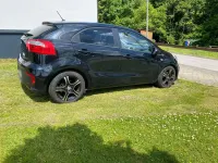 Gebraucht Kia Rio 84 PS (61 kW) 2015 Schwarz Limousine