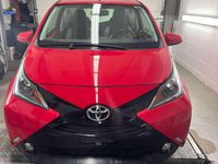 Gebraucht Toyota Aygo X-play 69 PS (50 kW) 2015 Rot Kleinwagen