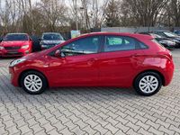 Gebraucht Hyundai i30 Classic 101 PS (74 kW) 2016 Rot Limousine