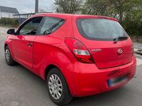 Gebraucht Hyundai i20 75 PS (55 kW) 2009 Rot Kleinwagen