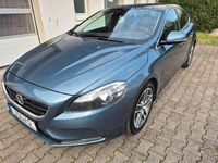 Gebraucht Volvo V40 Momentum 114 PS (83 kW) 2014 Blau Limousine