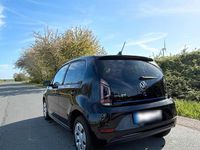 Second-hand VW e-up! Style 61 kW (83 CP) 2021 Negru Hatchback