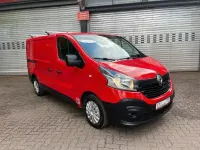 Gebraucht Renault Trafic Komfort 116 PS (85 kW) 2014 Rot Van / Kleinbus