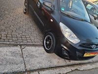 Gebraucht Hyundai i10 Edition 69 PS (50 kW) 2012 Schwarz Kleinwagen
