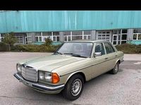 Gebraucht Mercedes E280 185 PS (136 kW) 1985 Grün Limousine