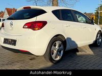 Gebraucht Opel Astra 116 PS (85 kW) 2012 Weiß Limousine