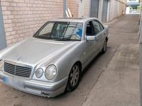 Second-hand Mercedes E320 220 CP (161 kW) 1996 Argintiu Berlinǎ