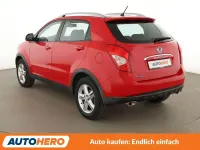 Gebraucht SsangYong Korando Quartz 150 PS (110 kW) 2016 Rot SUV