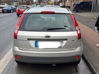 Gebraucht Ford Fiesta 70 PS (51 kW) 2005 Grau Kleinwagen