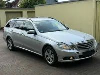 Usado Mercedes E200 Elegance 136 CV (100 kW) 2010 Plateado Familiar