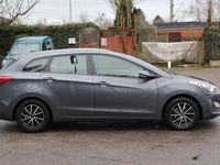 Gebraucht Hyundai i30 Trend 110 PS (80 kW) 2017 Micron grey / met Kombi