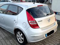 Gebraucht Hyundai i30 130 PS (95 kW) 2007 Silber Kleinwagen