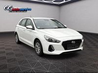 Gebraucht Hyundai i30 Select 120 PS (88 kW) 2018 Weiß Limousine